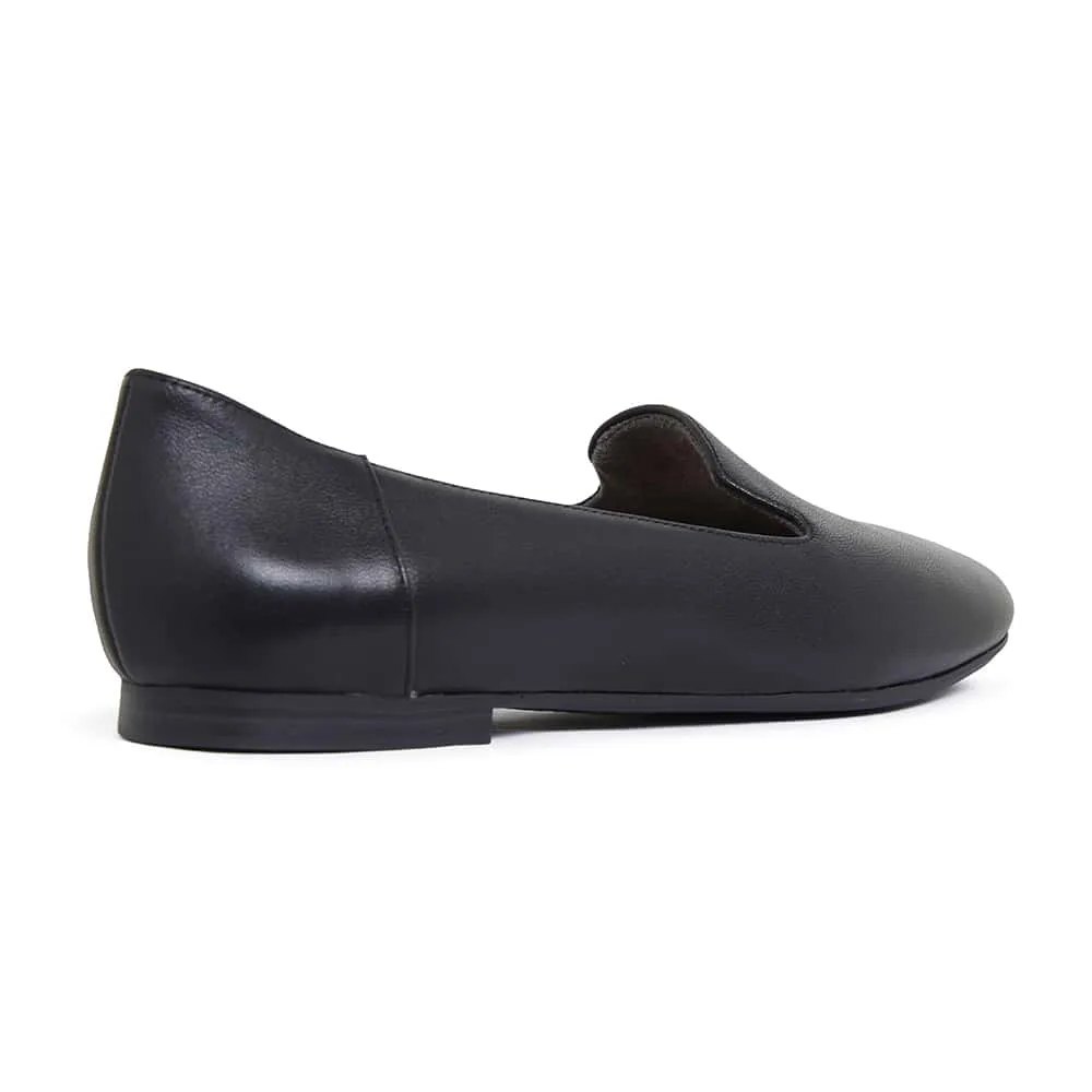 Hugo Flat in Black Leather