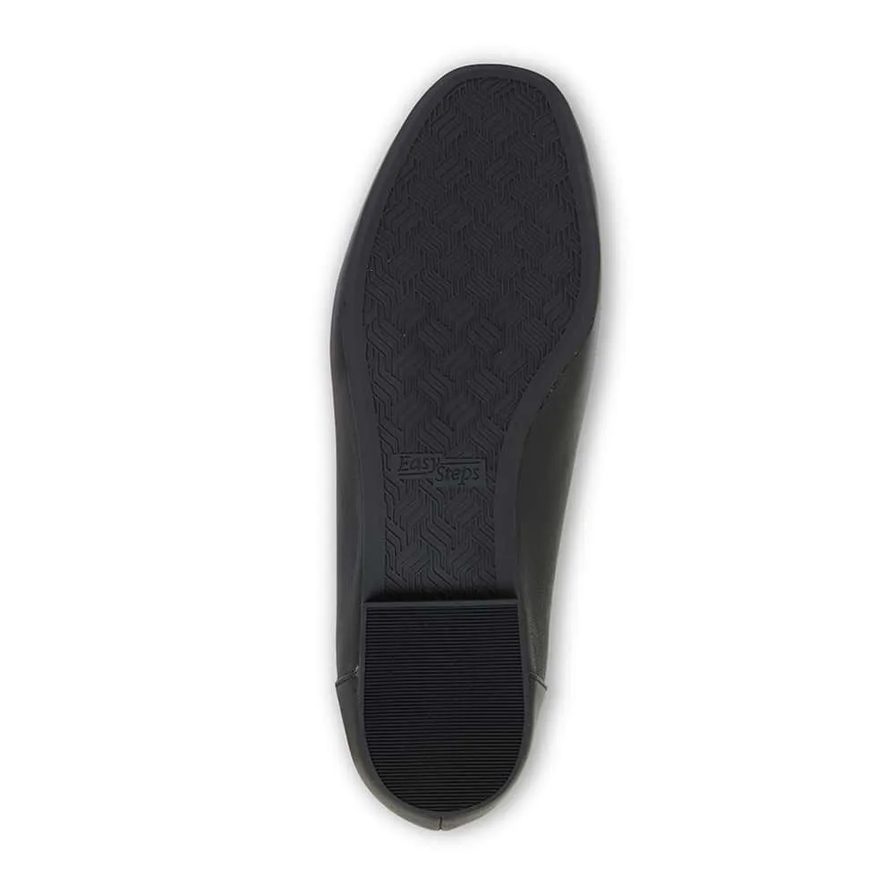 Hugo Flat in Black Leather