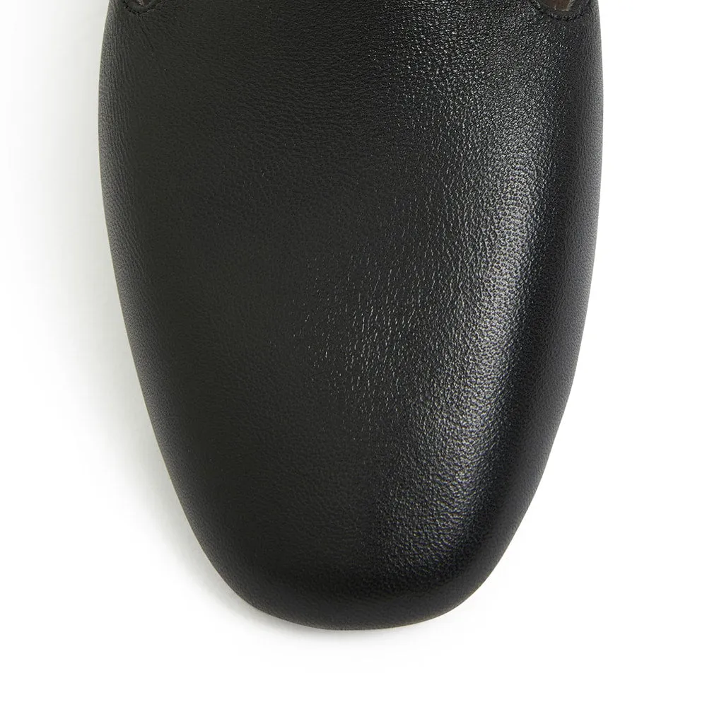 Hugo Flat in Black Leather