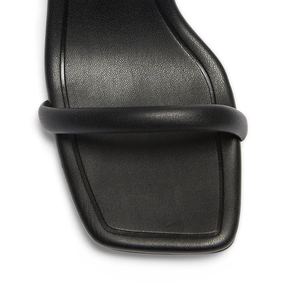 Indy Heel in Black Smooth