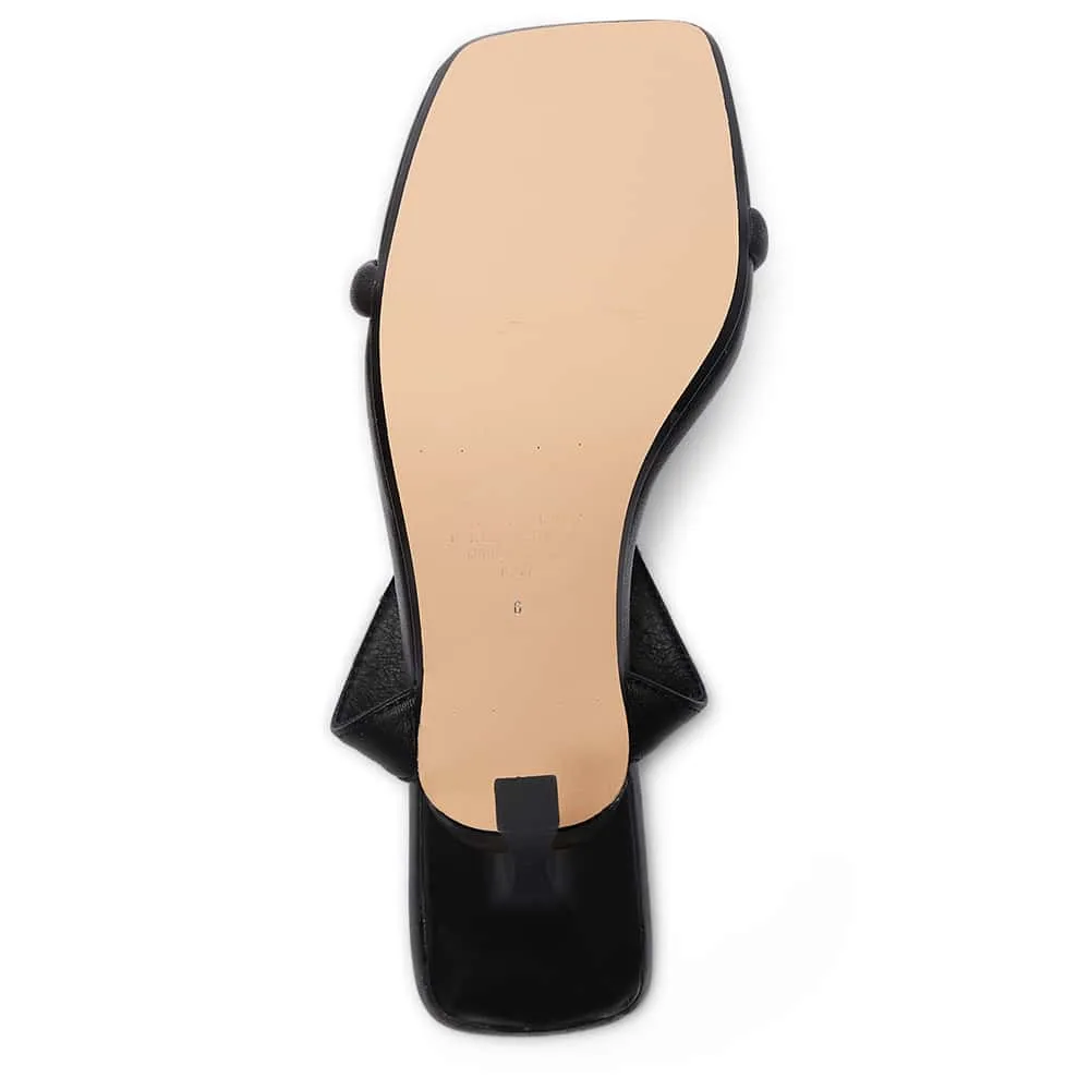 Indy Heel in Black Smooth