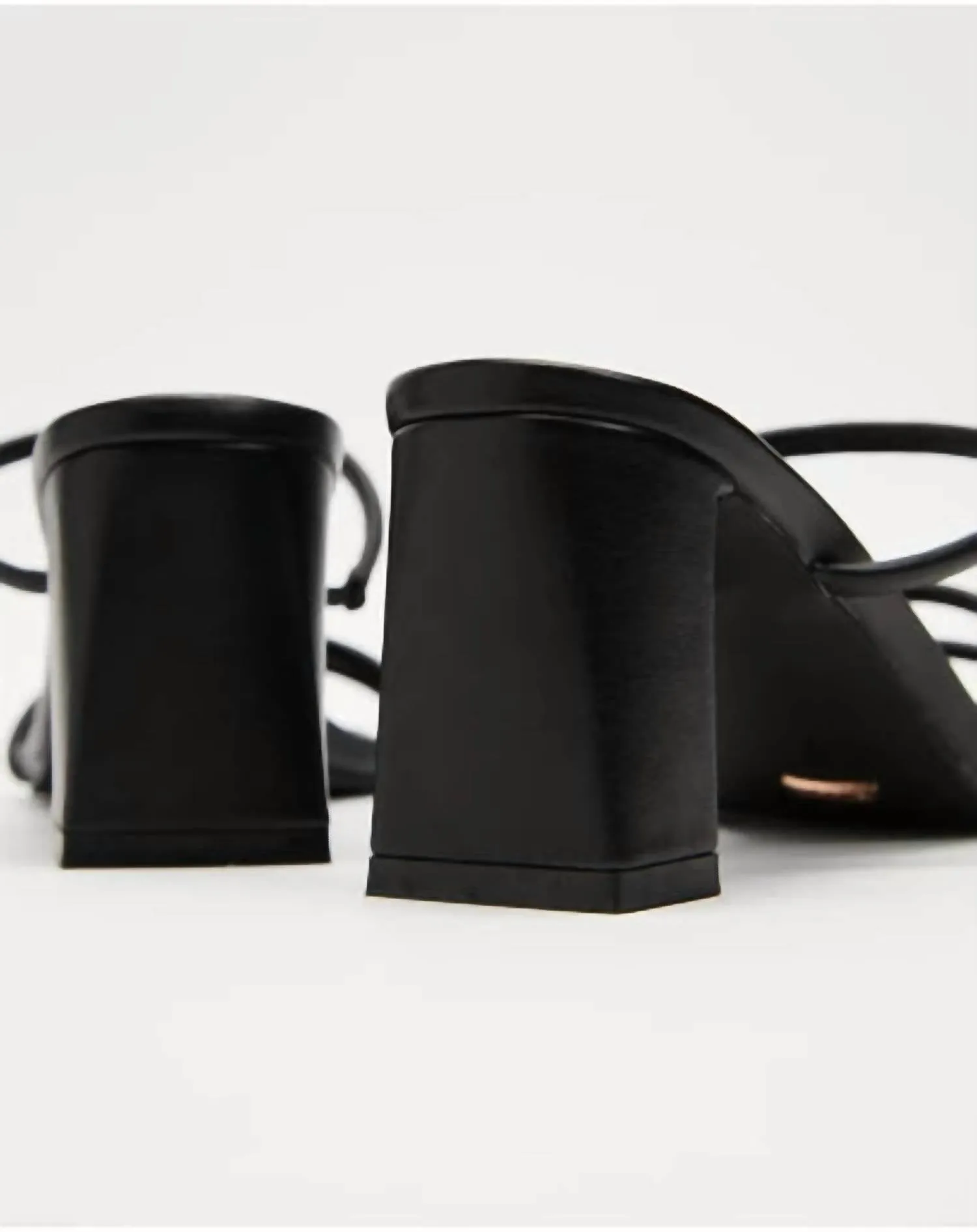 Isoka Heels In Black