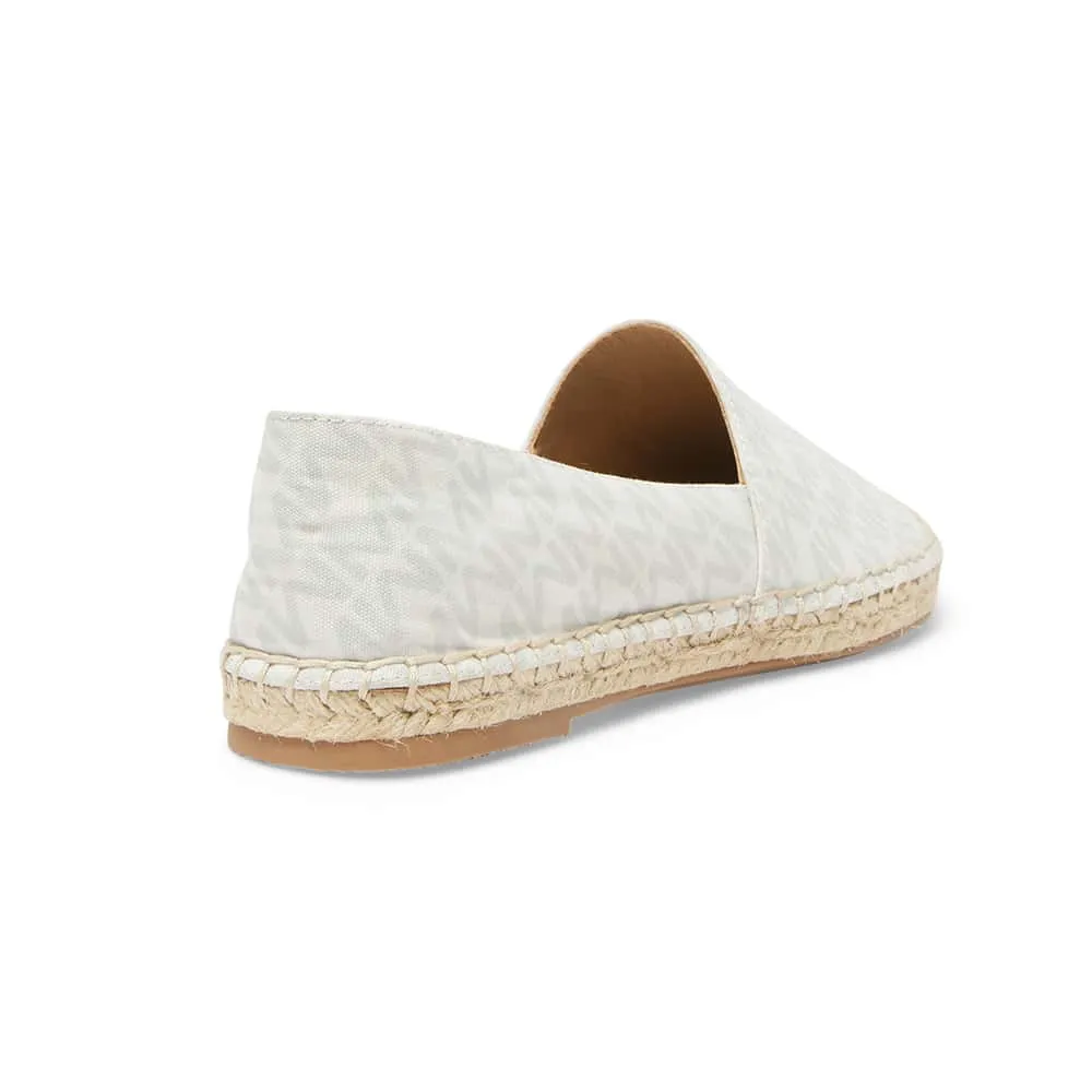 Jett Flat in White And Grey