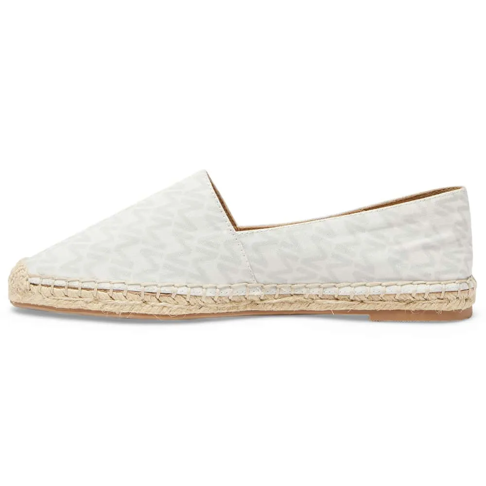 Jett Flat in White And Grey