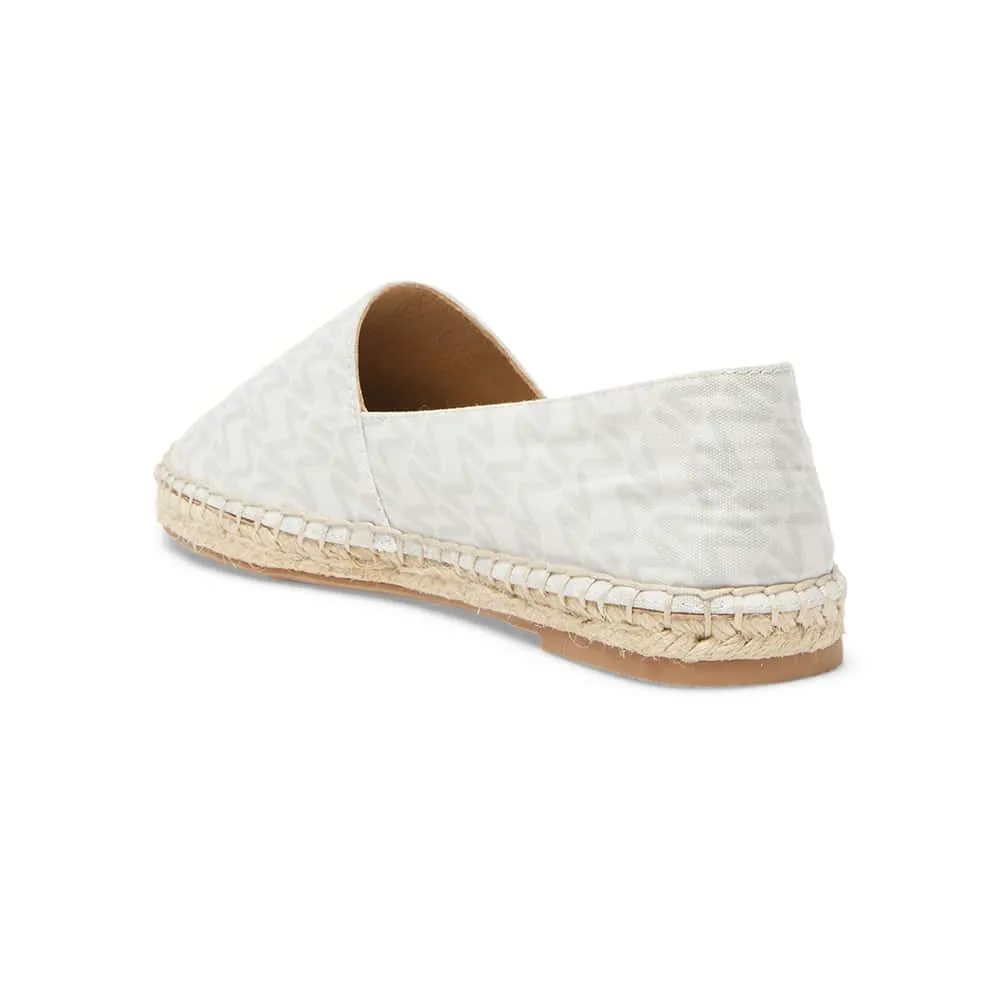 Jett Flat in White And Grey