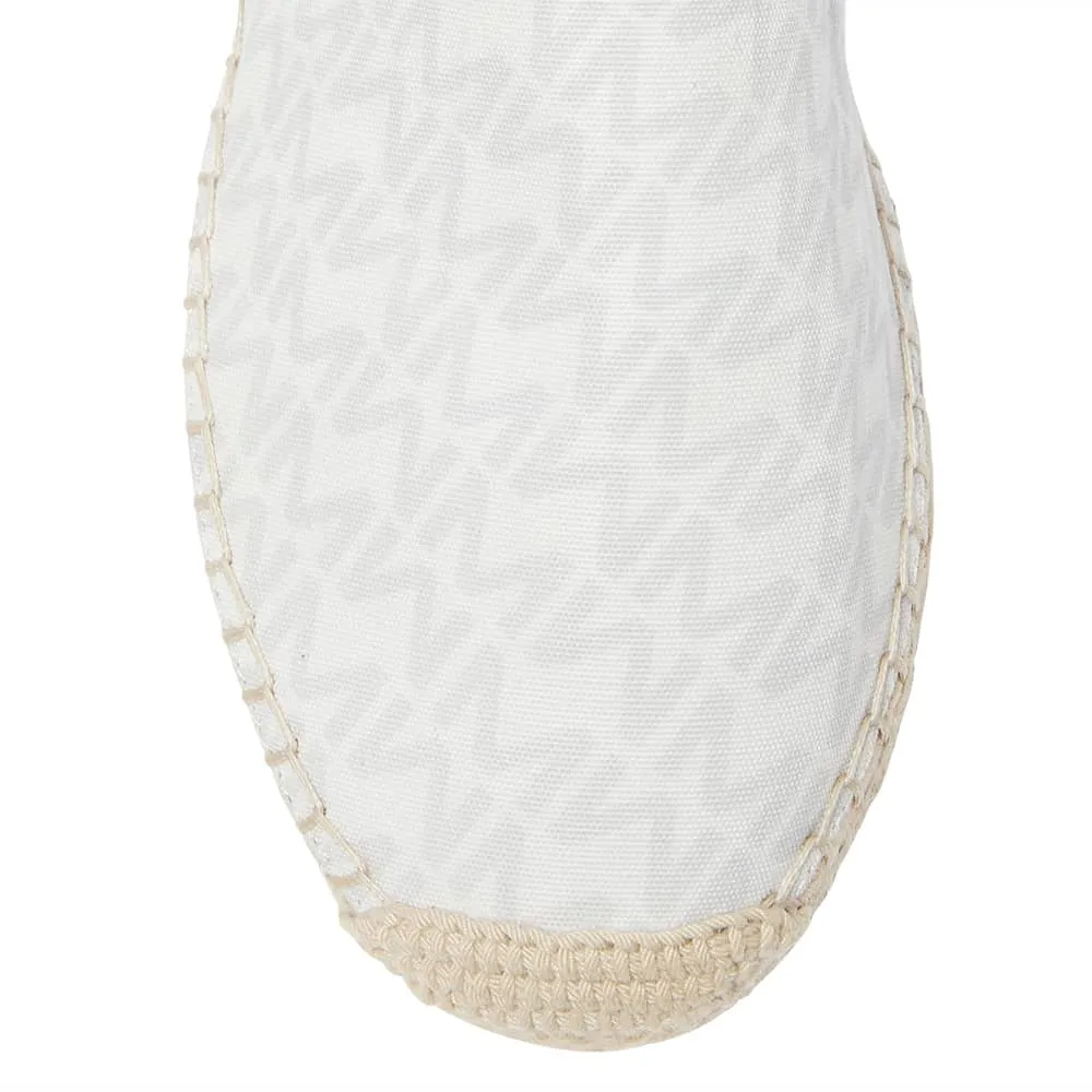 Jett Flat in White And Grey