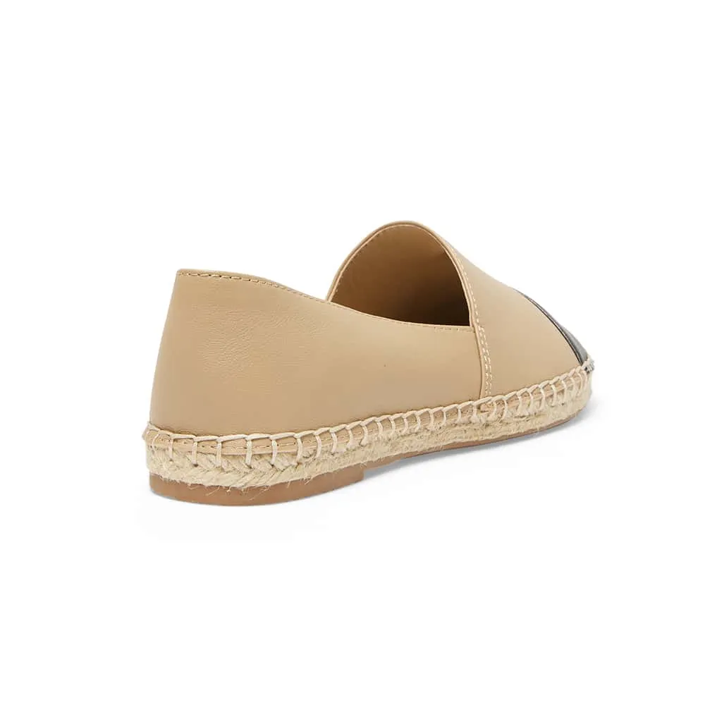 Juno Flat in Black And Camel Leather