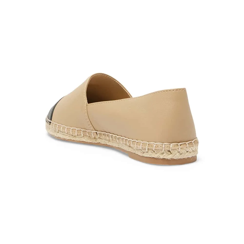 Juno Flat in Black And Camel Leather