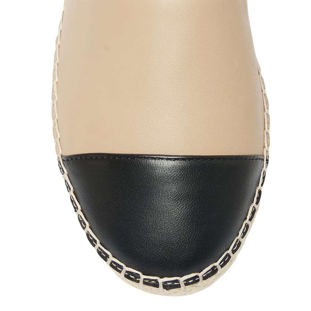 Juno Flat in Black And Camel Leather