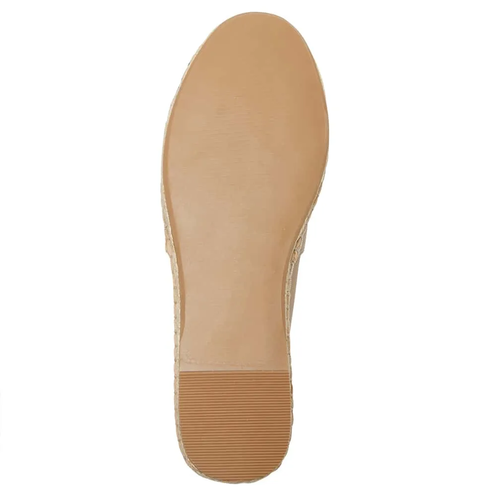 Juno Flat in Black And Camel Leather