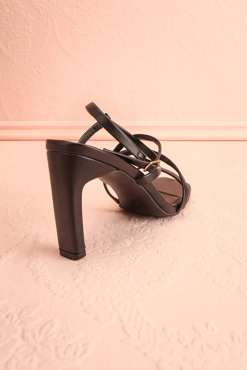 Mouvemente Black | Crossed Strap High Heel Sandals