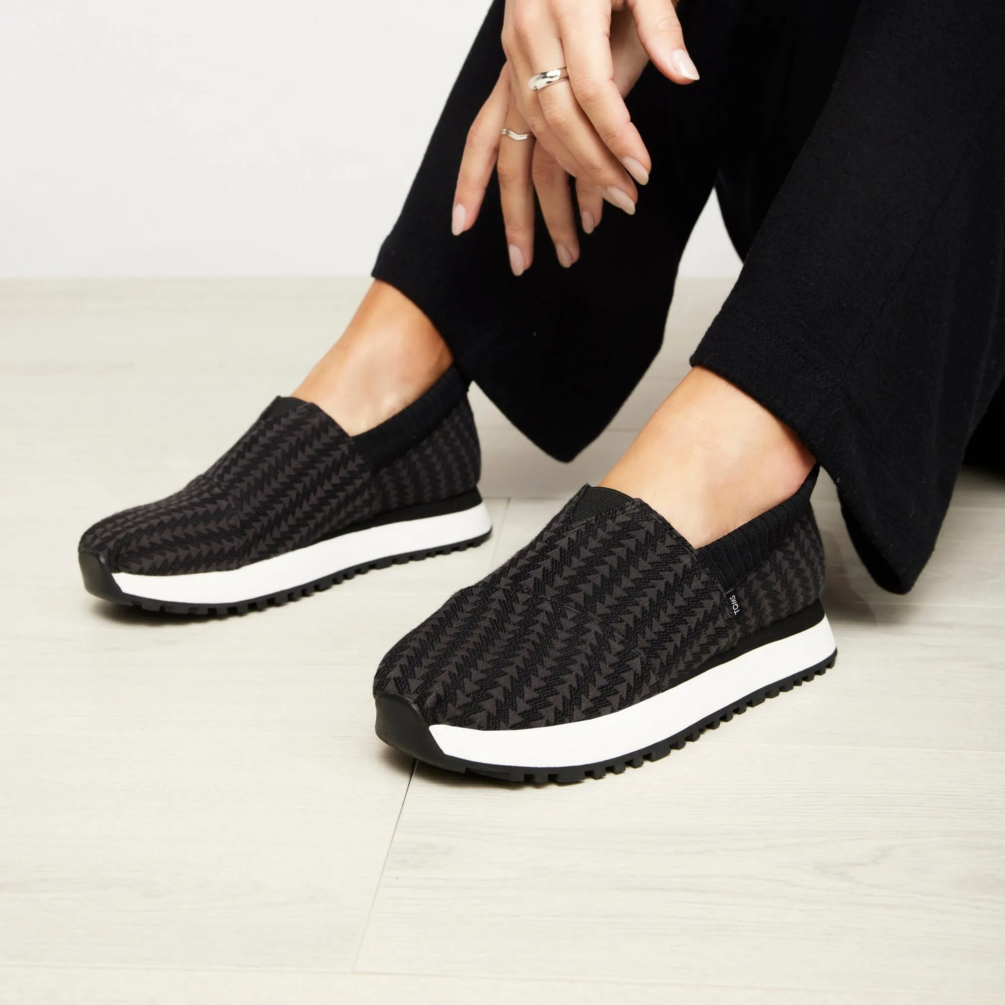 Resident 2.0 Black Triangle Woven Sneaker