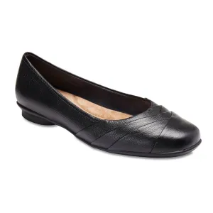 Reyne Flat in Black Leather