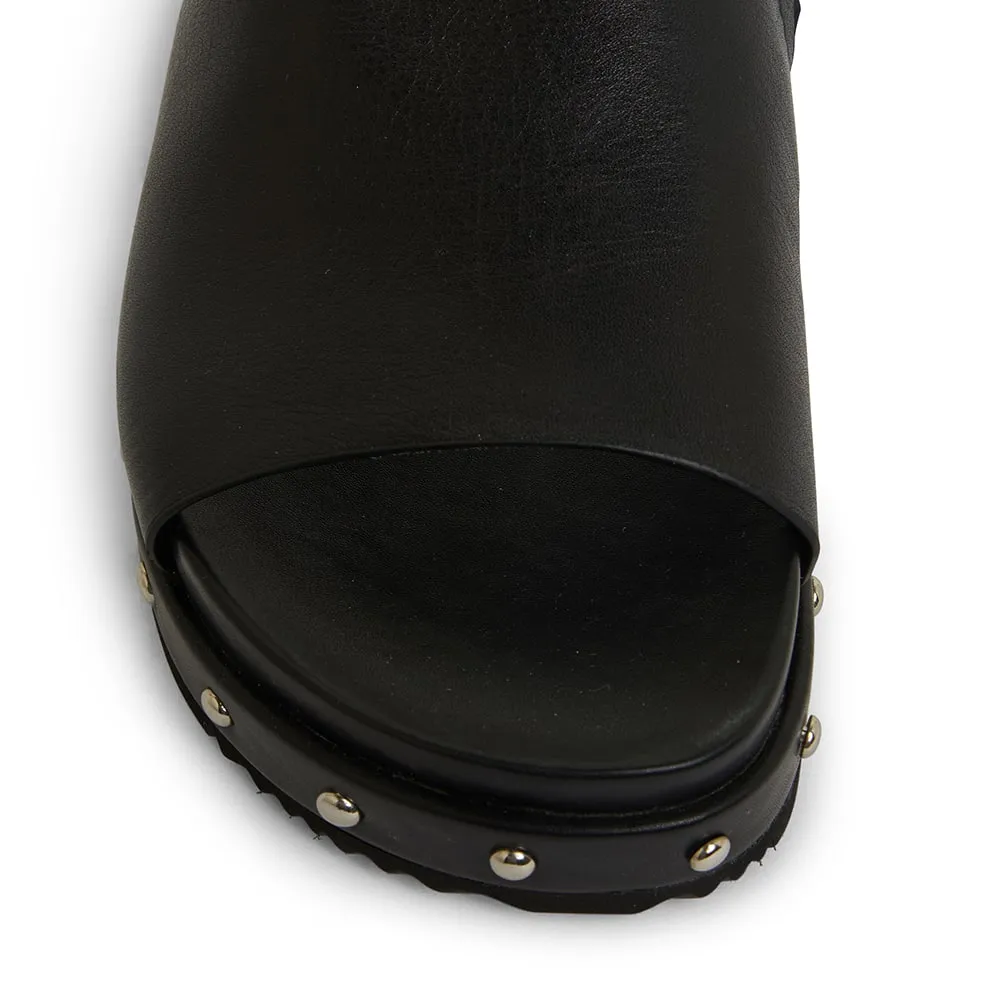 Saddle Slide in Black Leather