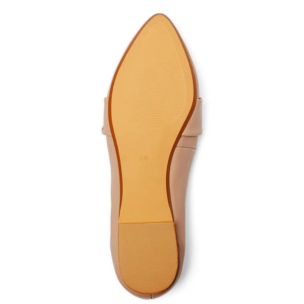 Taylor Flat in Nude Leather