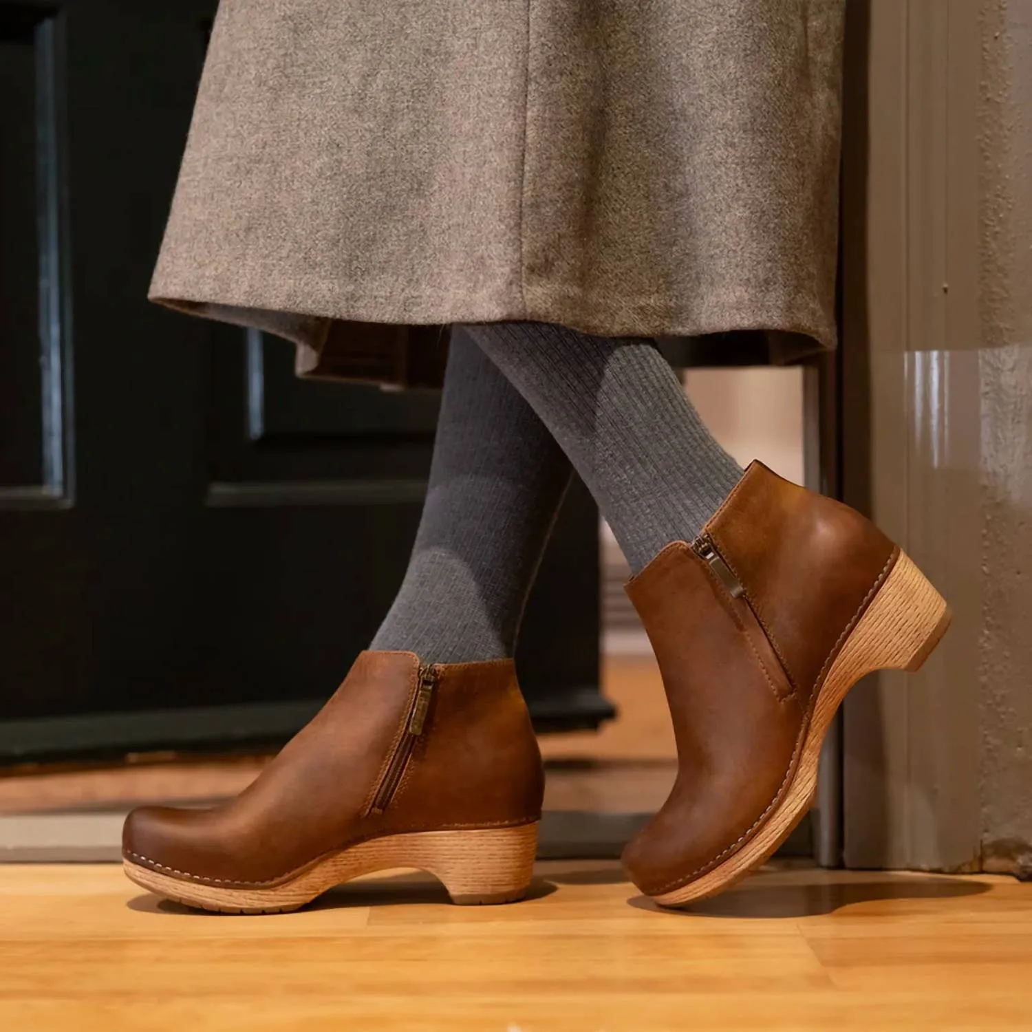 Women Lizanne Bootie Clog In Tan Oiled Leather
