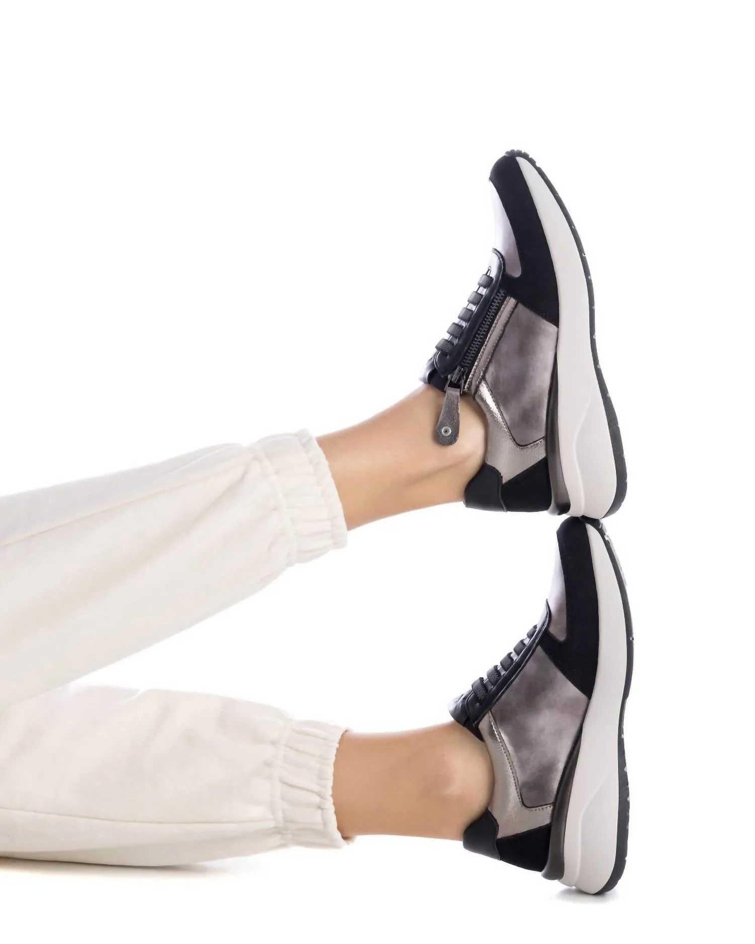 Women's Casual Sneakers In Black
