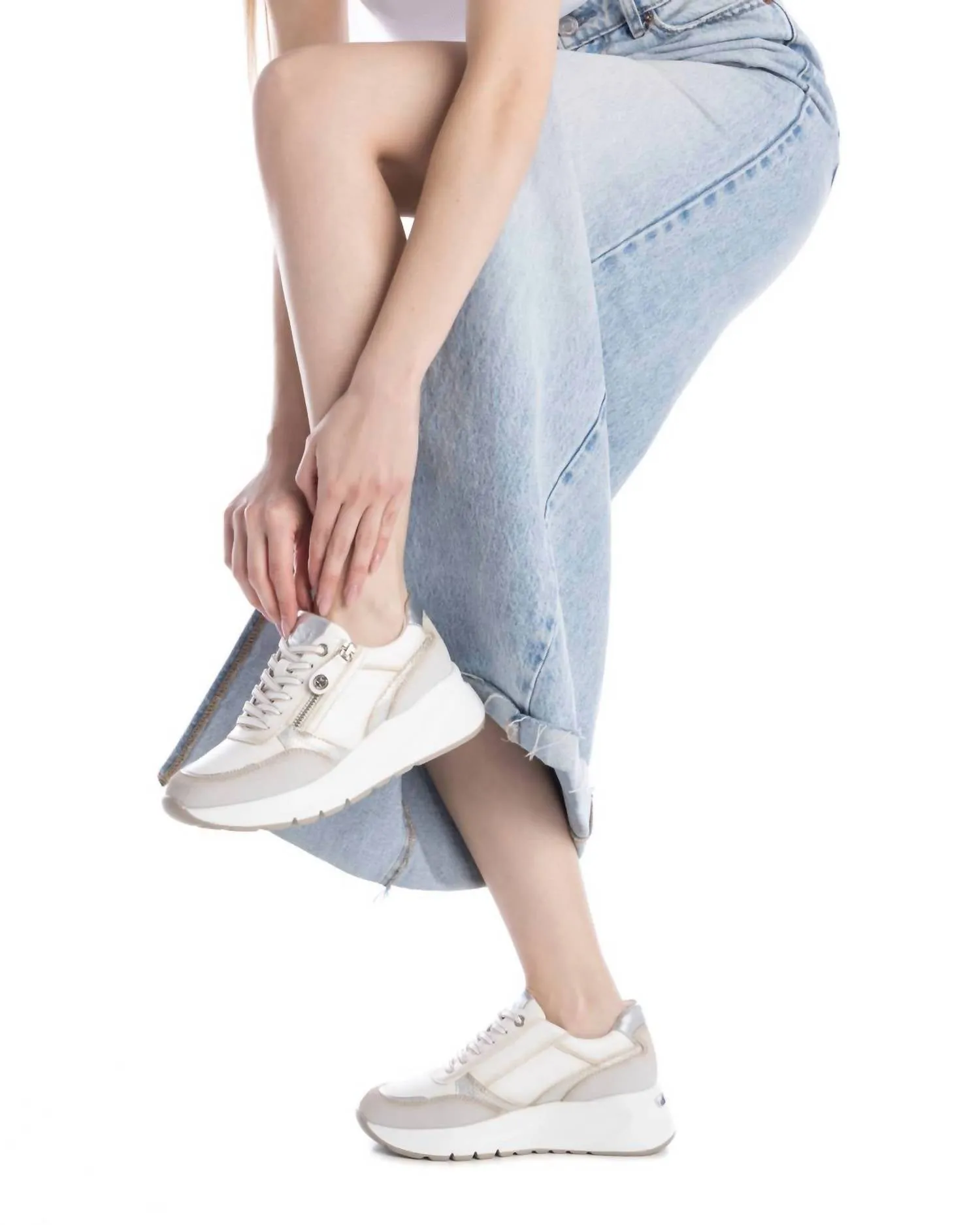 Women's Casual Sneakers In White