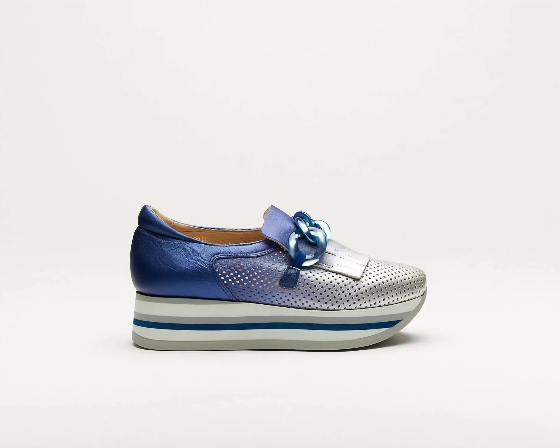 Women's Cynthia Sneaker In Silver/ink