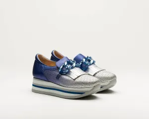 Women's Cynthia Sneaker In Silver/ink
