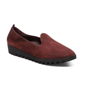 Women's Liz Arch Support Slip-On Loafer In Burgundy