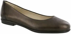 Women's Scenic Ballet Flat Double Wide In Bronze