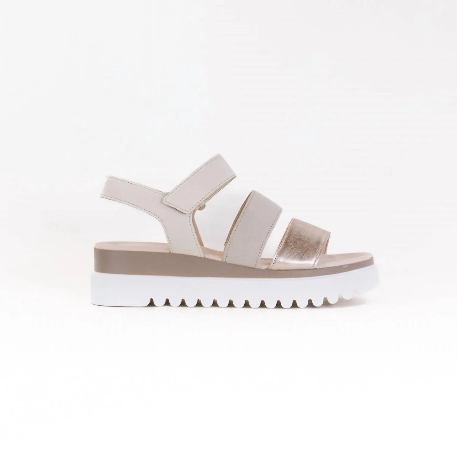Women's Wedge Sandal In White/ Metallic