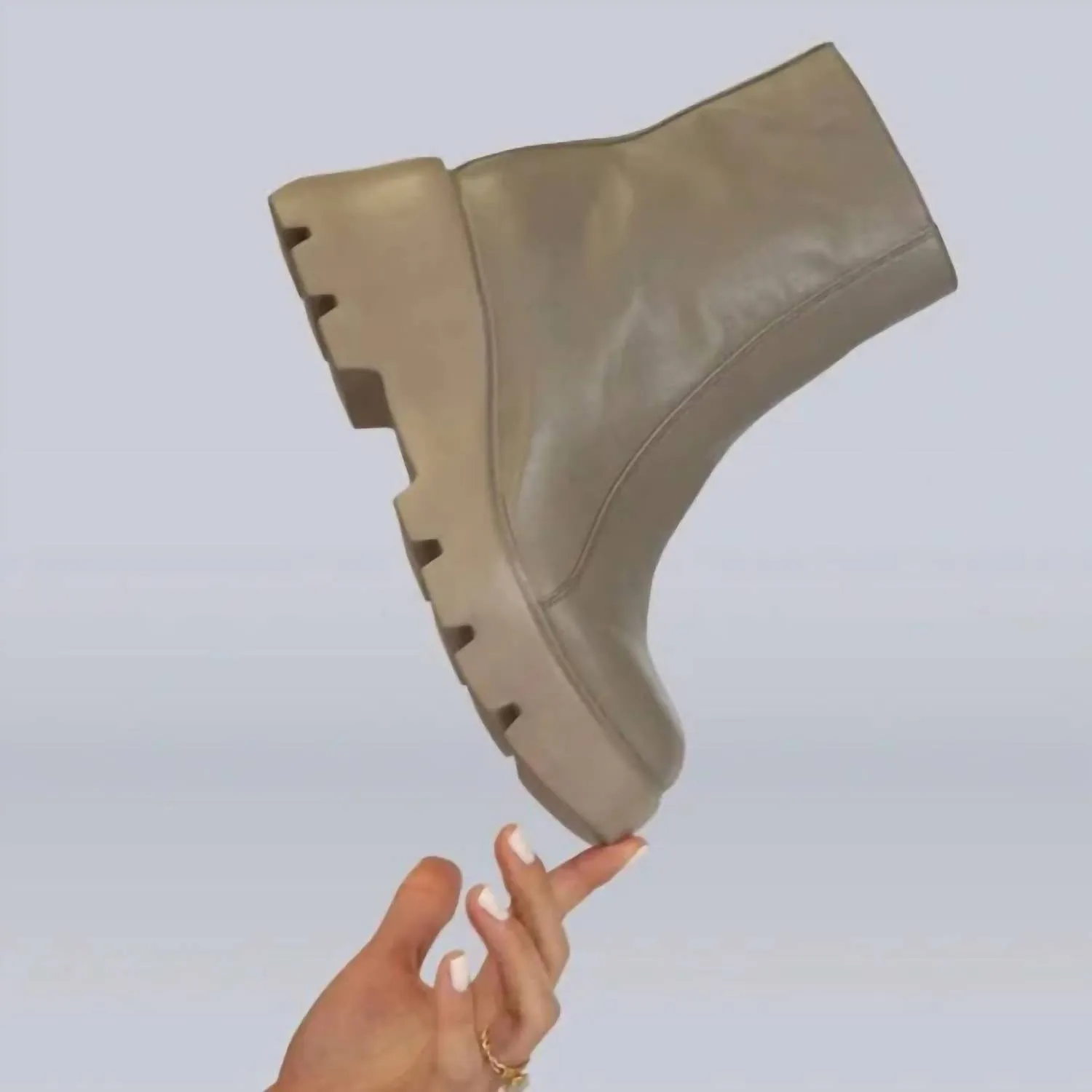Xenus Lug Sole Boot In Greige